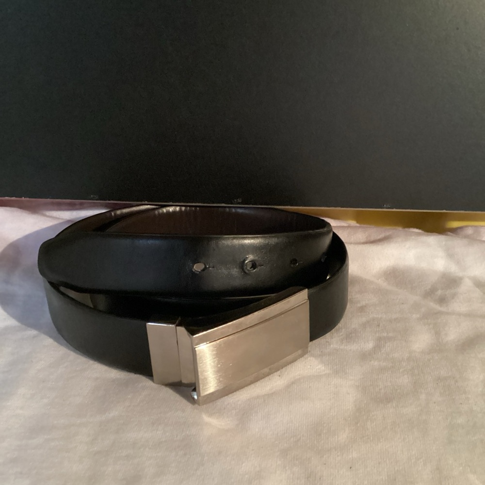 Van Heusen Black Leather Belt with Silver Buckle reversible brown